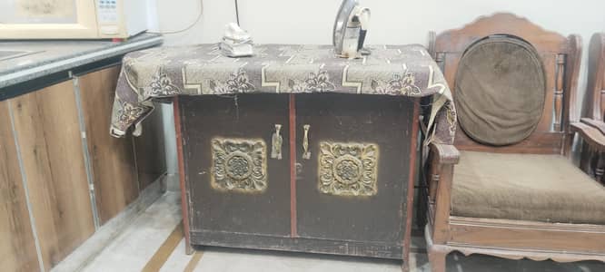 iron stand in best condetion for sale