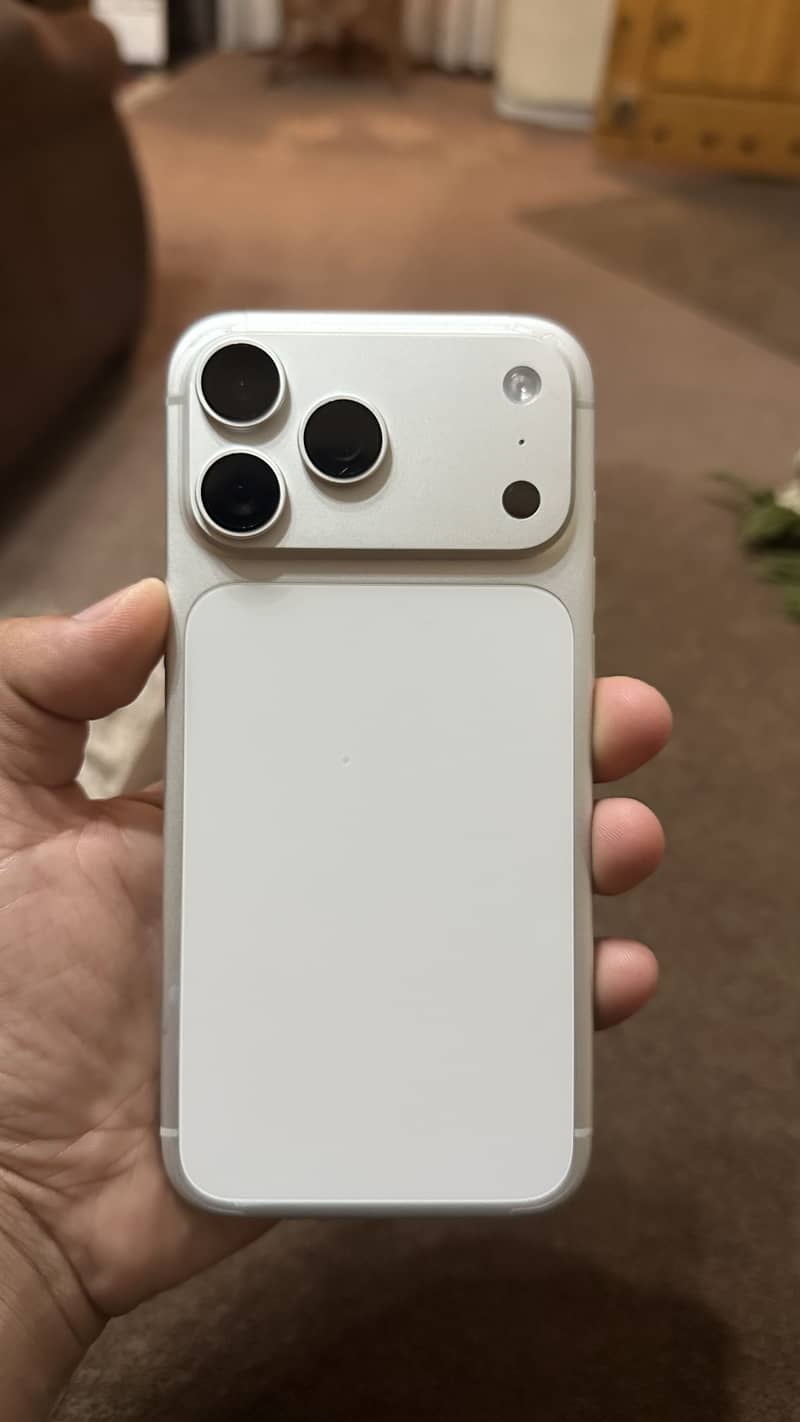 Apple iPhone 17 Pro Max 2