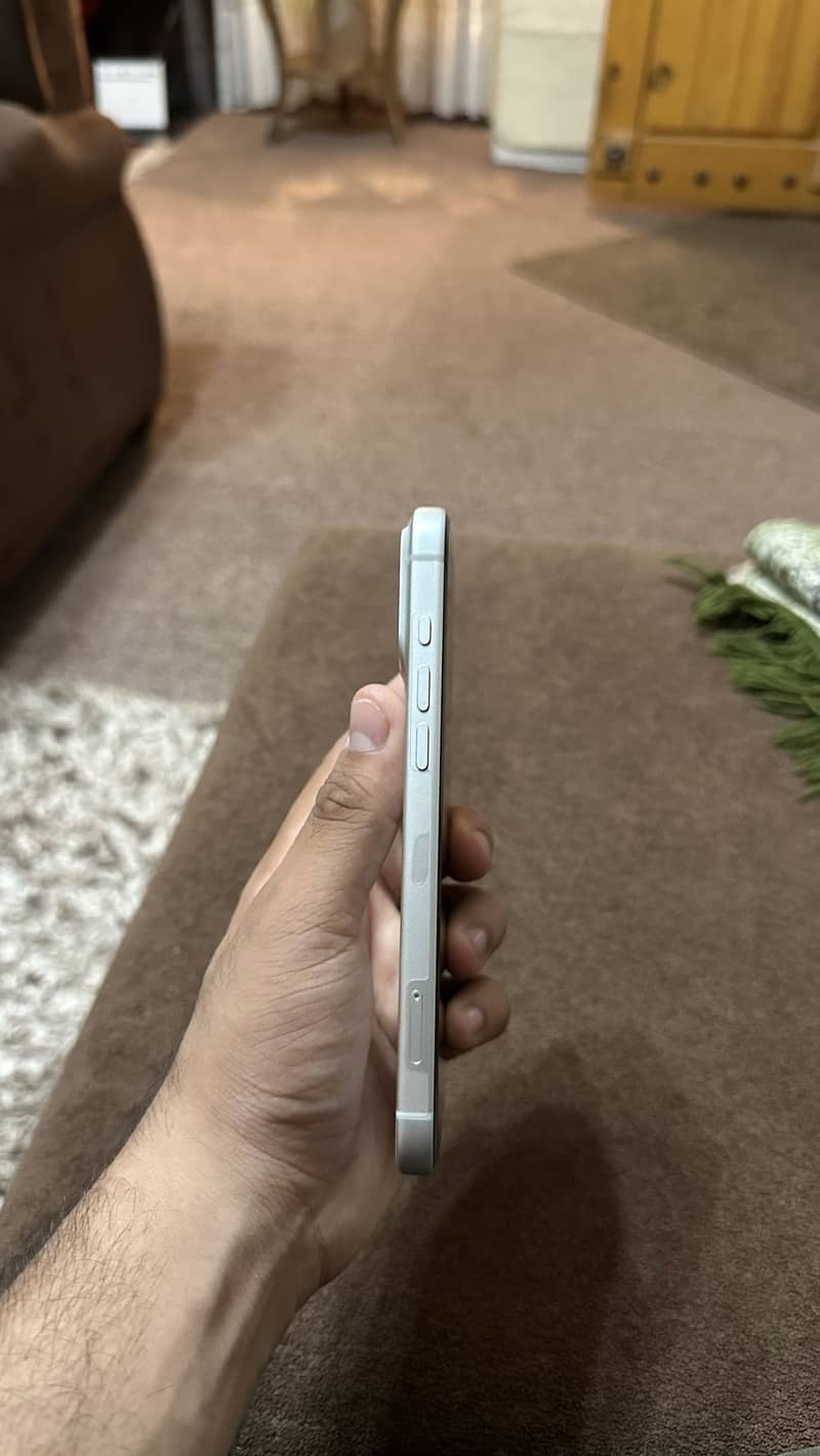 Apple iPhone 17 Pro Max 4