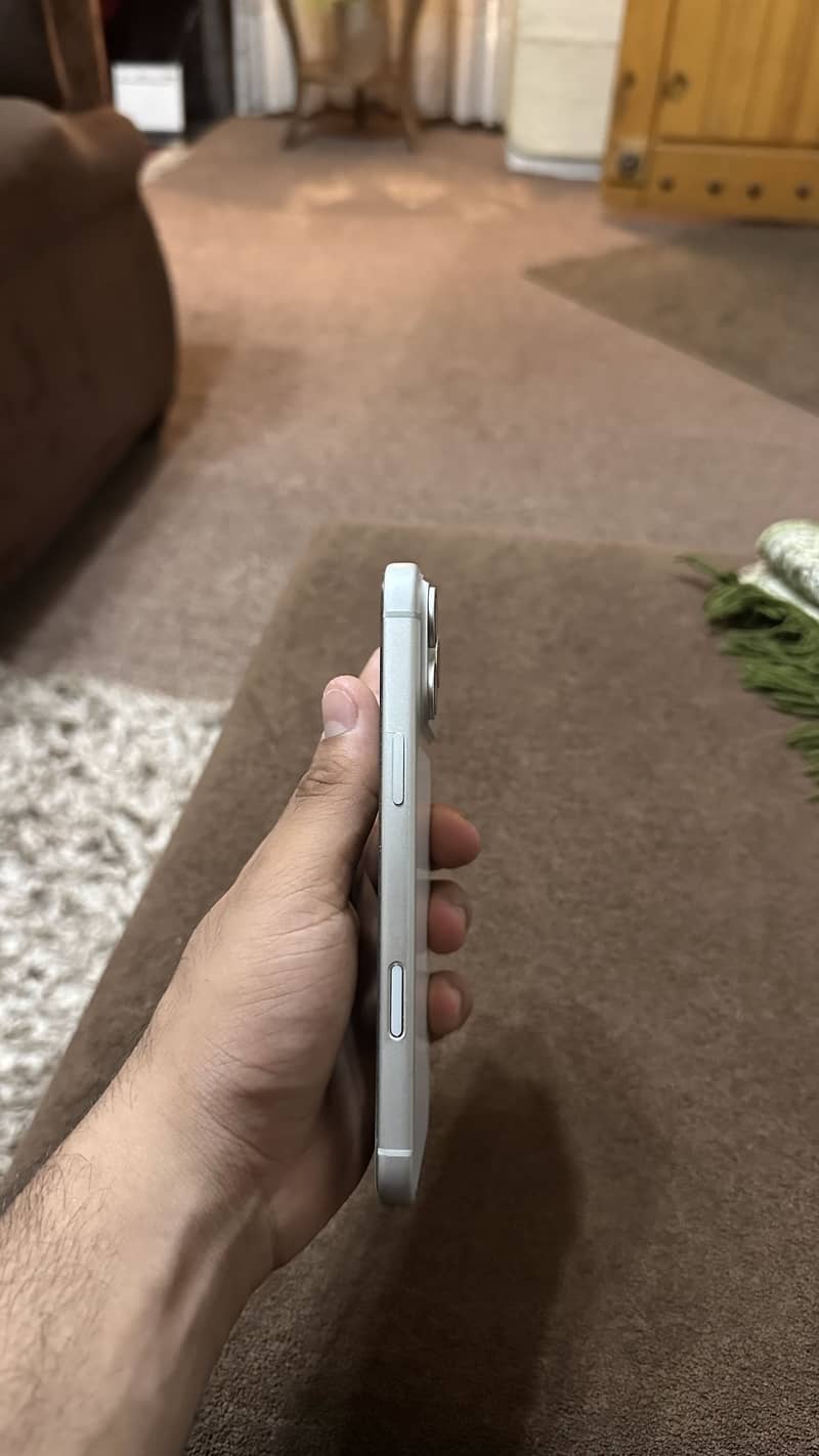 Apple iPhone 17 Pro Max 5
