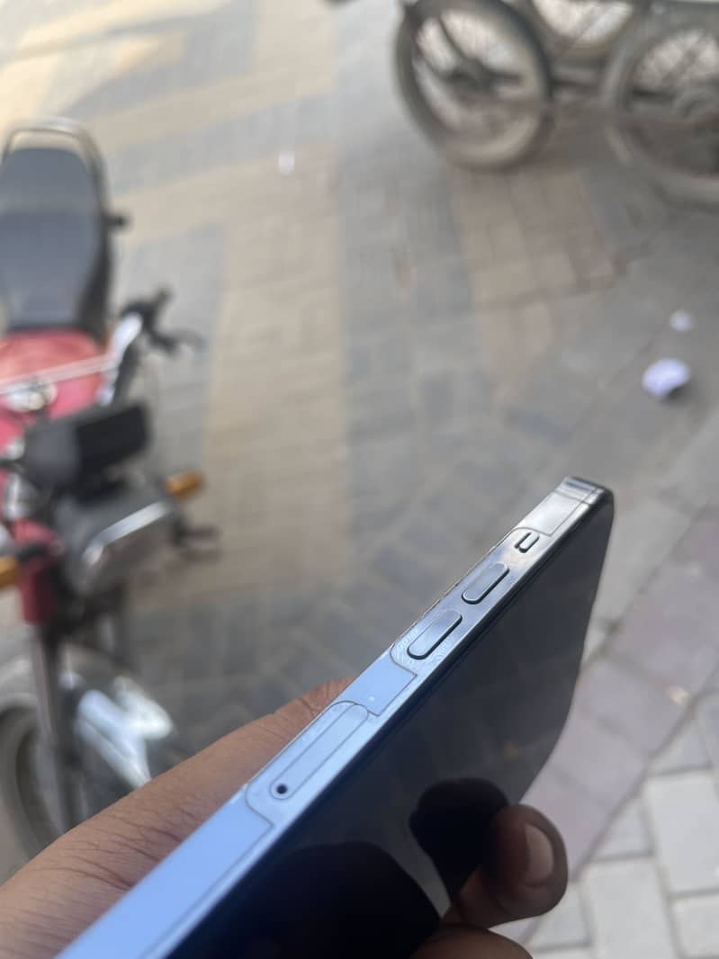 Apple iPhone 13 Pro 1