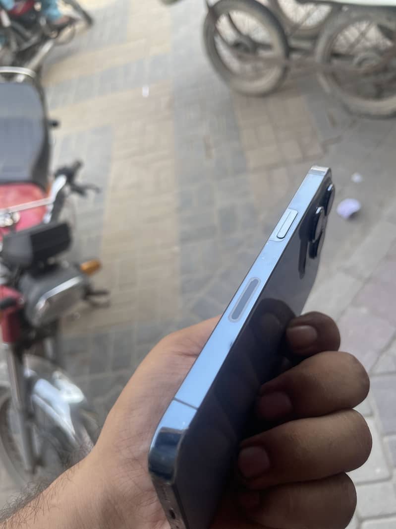 Apple iPhone 13 Pro 2