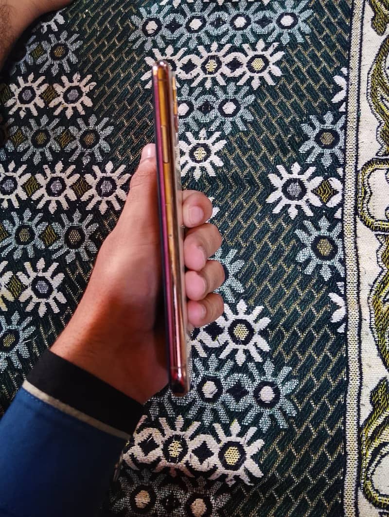 Apple iPhone 11 Pro Max 1