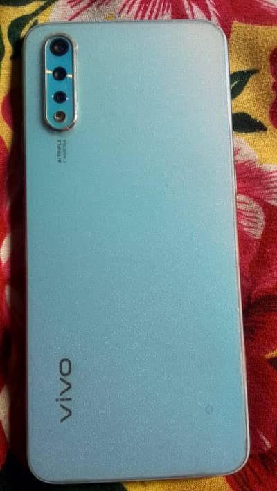 vivo1907_17 front fingerprint gaming device