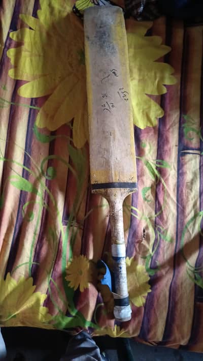 Saki bat just sticker change krna hai  or grip full ok hai