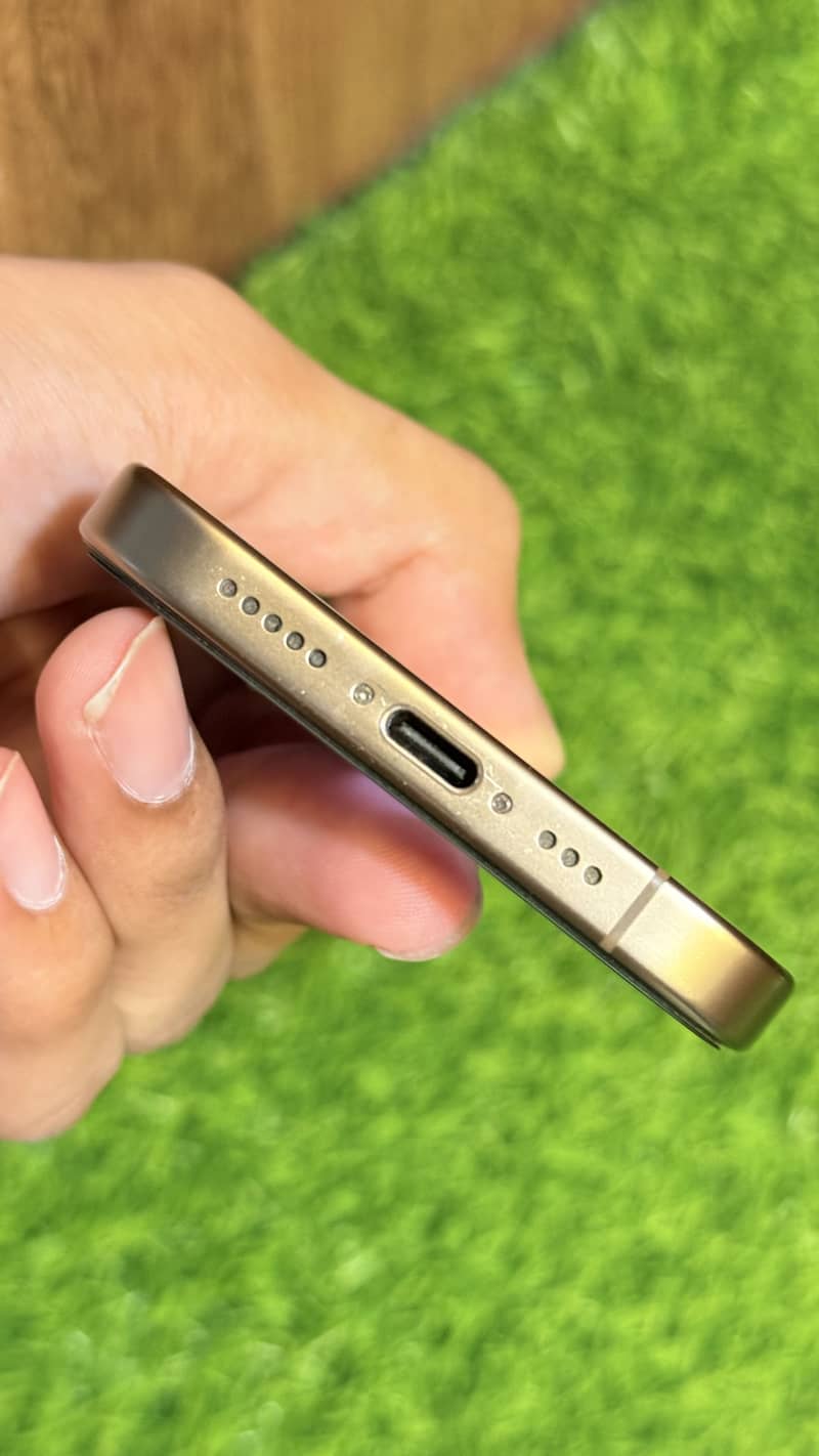 Apple iPhone 16 Pro 5
