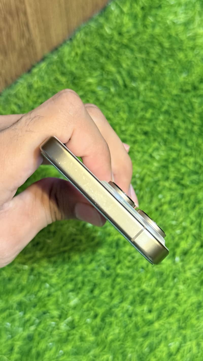 Apple iPhone 16 Pro 6