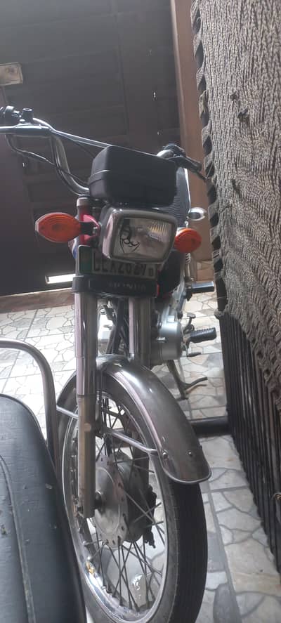 honda cg125 in used condition 1 owner original documents