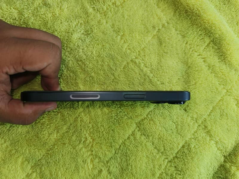 Apple iPhone 14 3