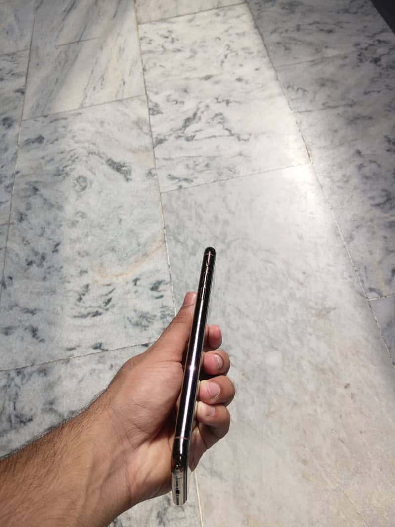 Apple iPhone 11 Pro Max 0