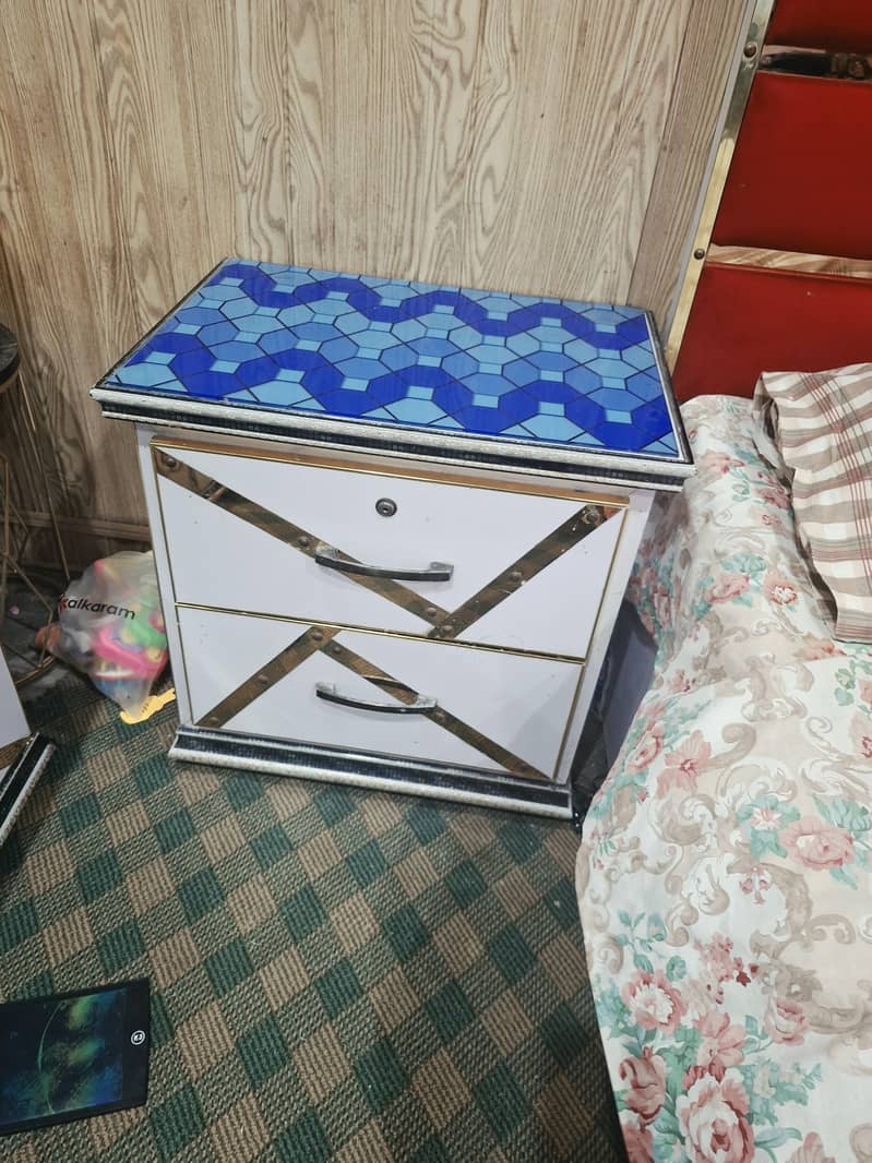 bed set desing sight table  and  table 3