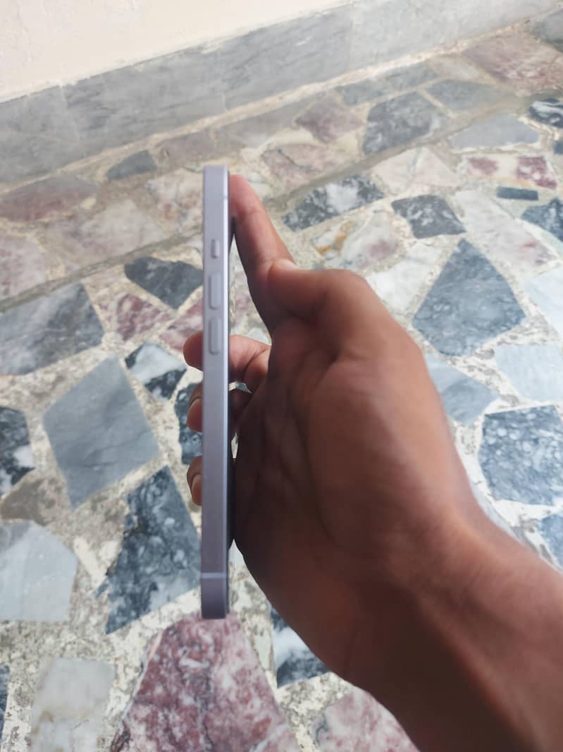 Apple iPhone 14 3