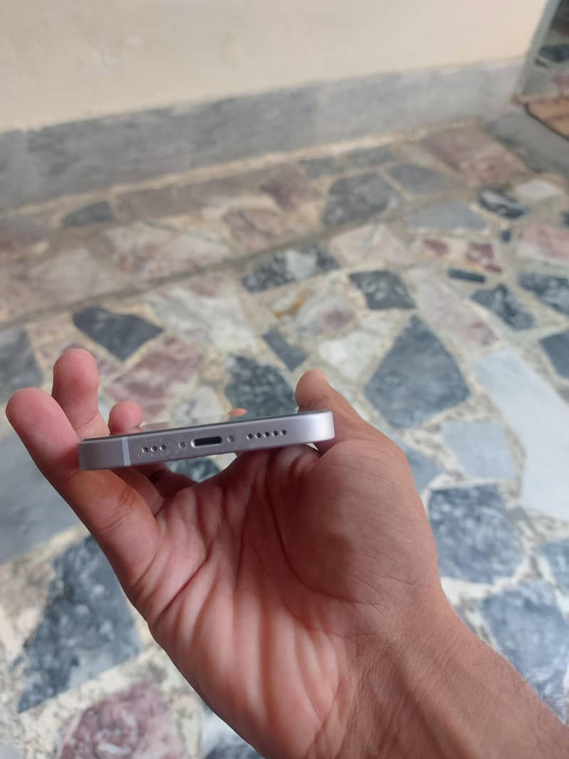 Apple iPhone 14 4