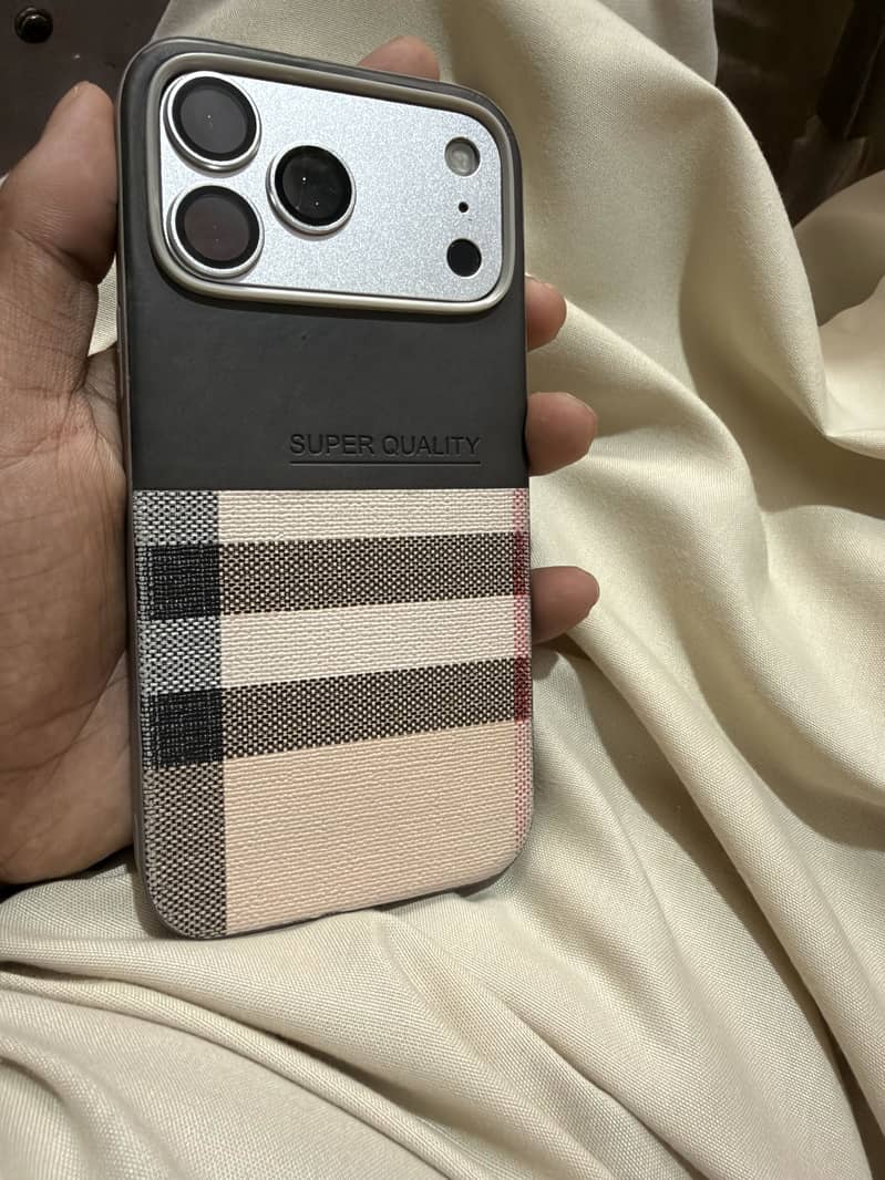 Apple iPhone 16 Pro Max 2