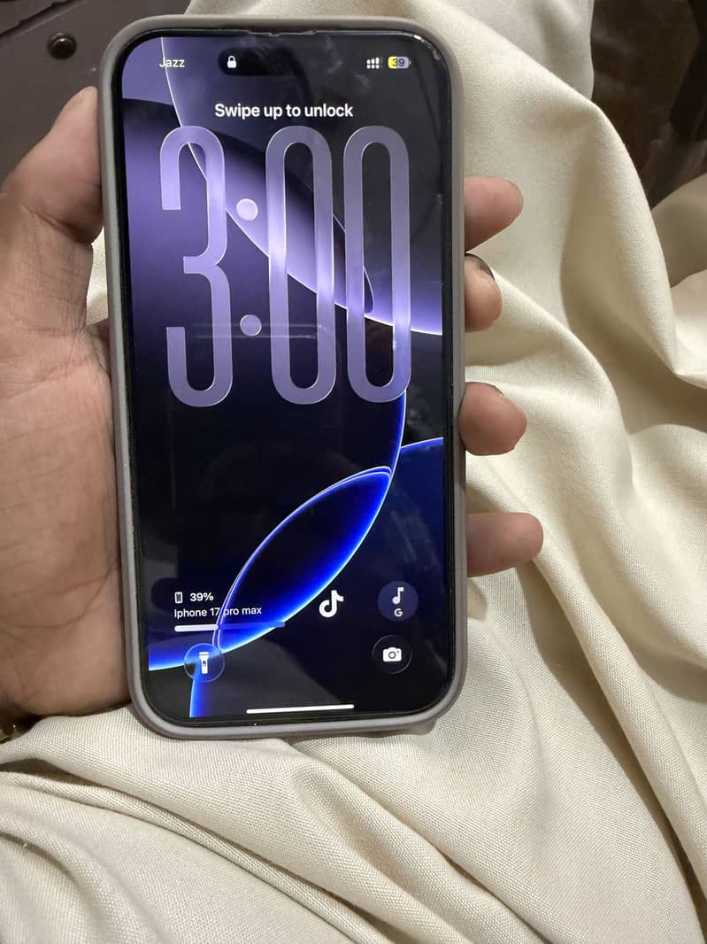 Apple iPhone 16 Pro Max 3