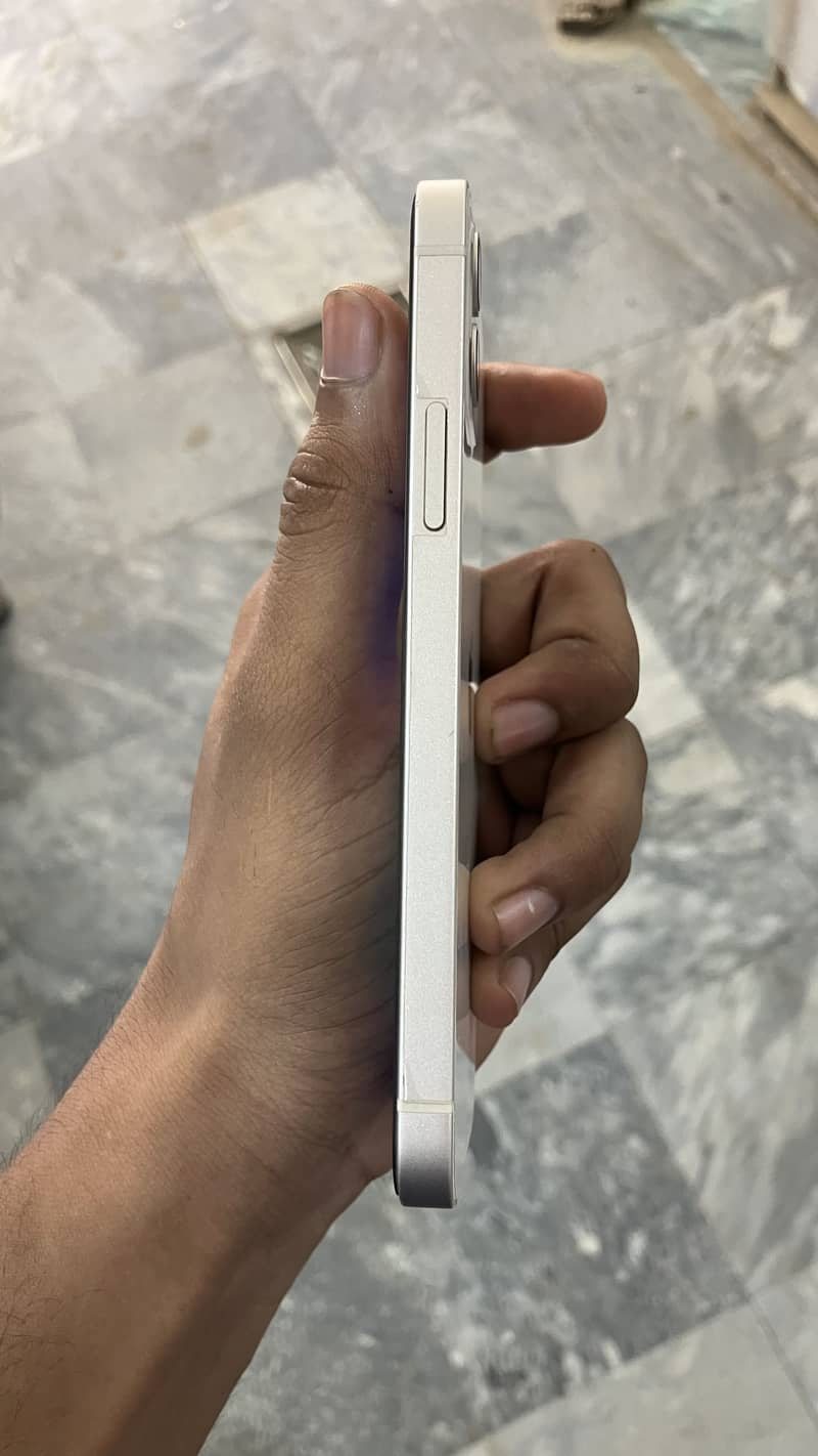 Apple iPhone 12 6