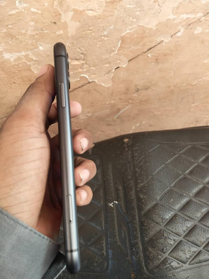 Apple iPhone 11 7