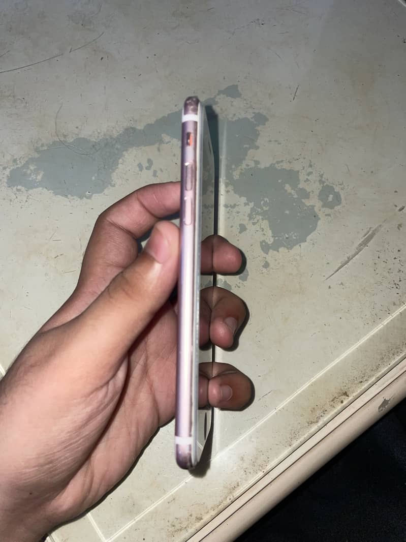 Apple iPhone 7 0
