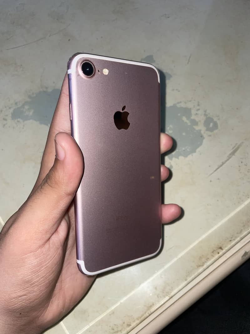 Apple iPhone 7 2
