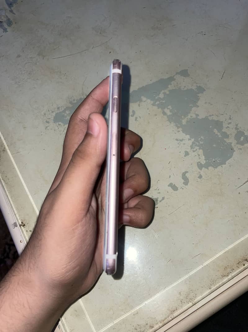 Apple iPhone 7 4