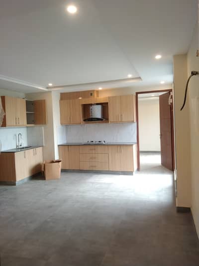 2 Bed Non-Furnished Apartment in Prime Location