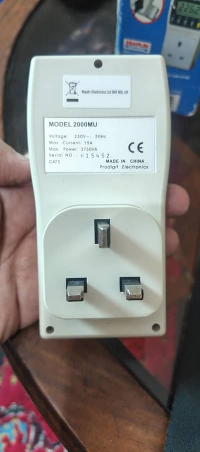Plug in main power n energy meter measures power factor watts volts