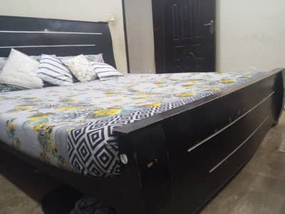 king size master bed