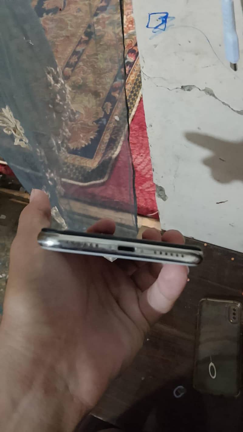 Apple iPhone XS 3