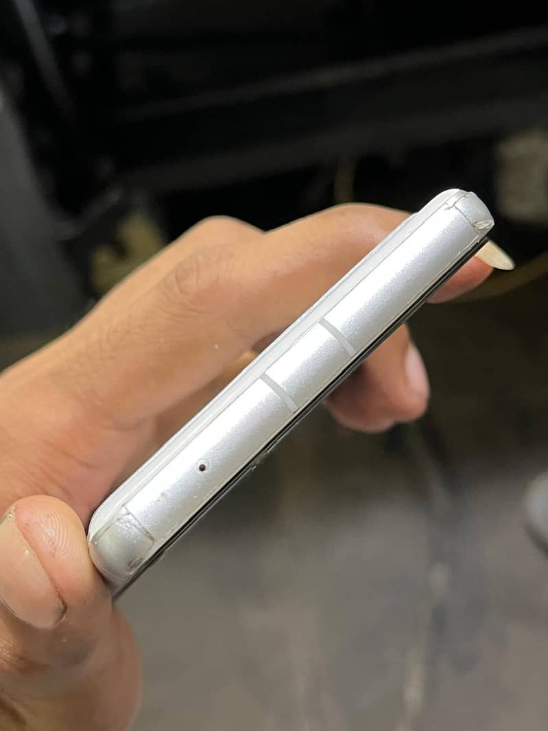 Google Pixel 7a 4