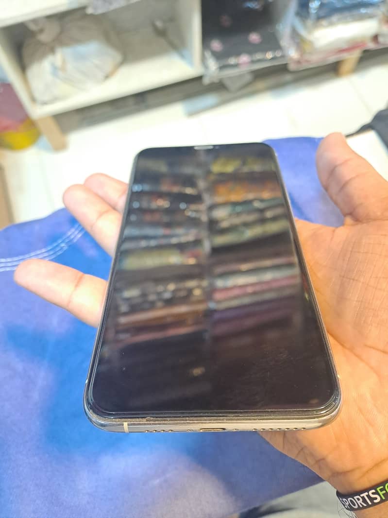 Apple iPhone 11 Pro Max 3