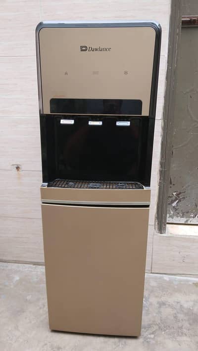 Dawlance water dispenser for sale just few month used
