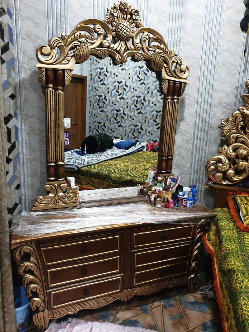 wooden dressing table 0