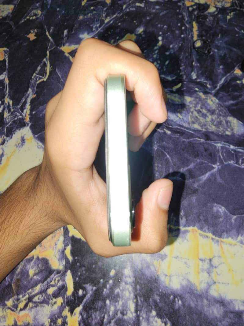 Apple iPhone 12 3