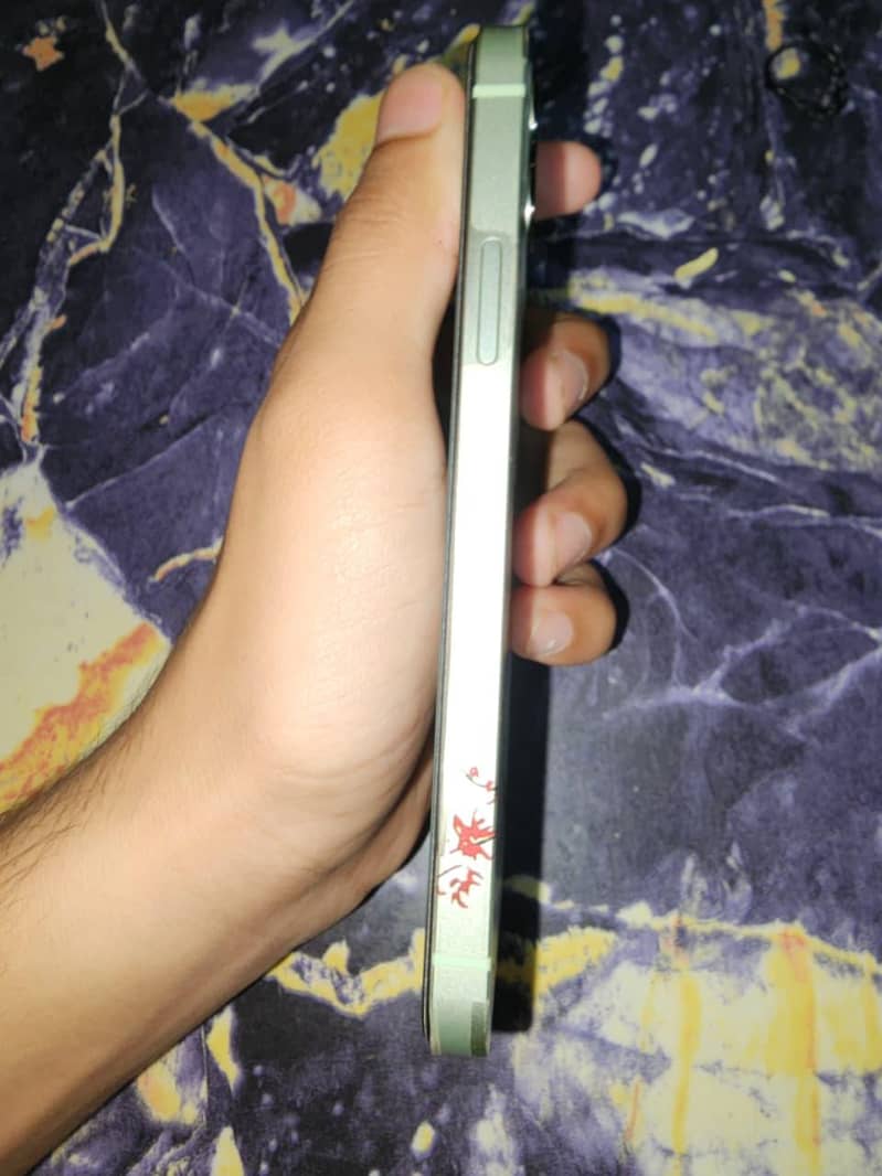 Apple iPhone 12 6
