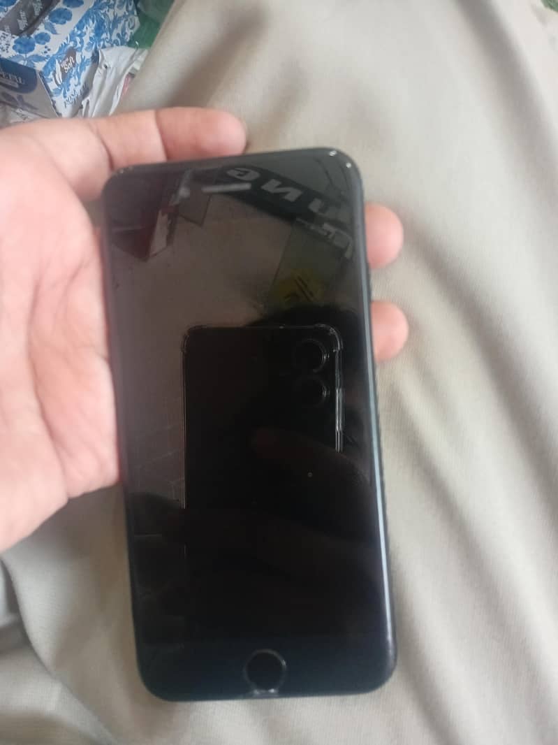 Apple iPhone 7 1