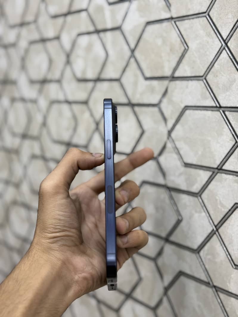 Apple iPhone 15 Pro Max 1