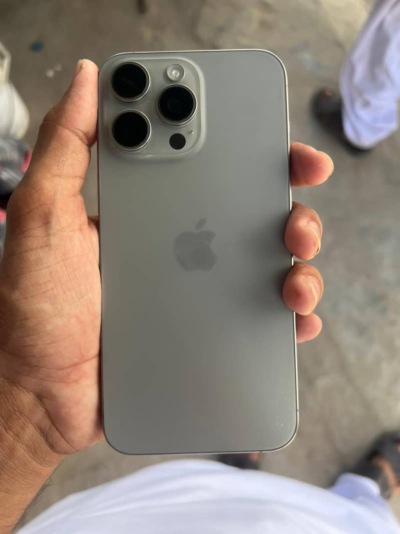 Apple iPhone 15 Pro Max 1