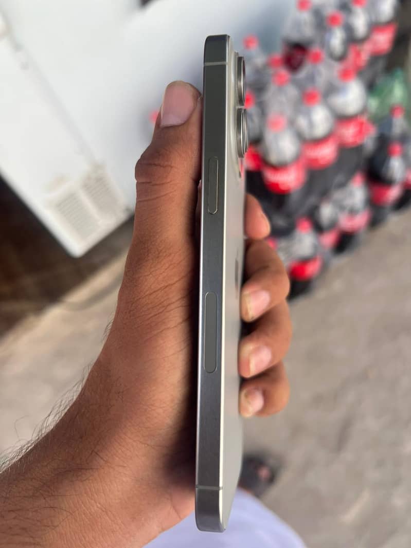 Apple iPhone 15 Pro Max 2