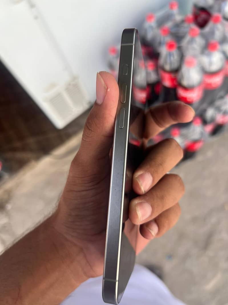 Apple iPhone 15 Pro Max 3