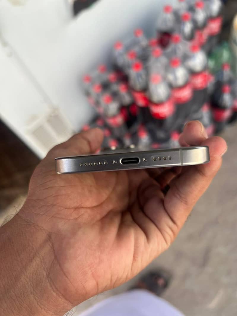 Apple iPhone 15 Pro Max 4