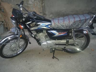 Honda 125 blkl new jase bike ha koi kam nai hona wala to genuine ha