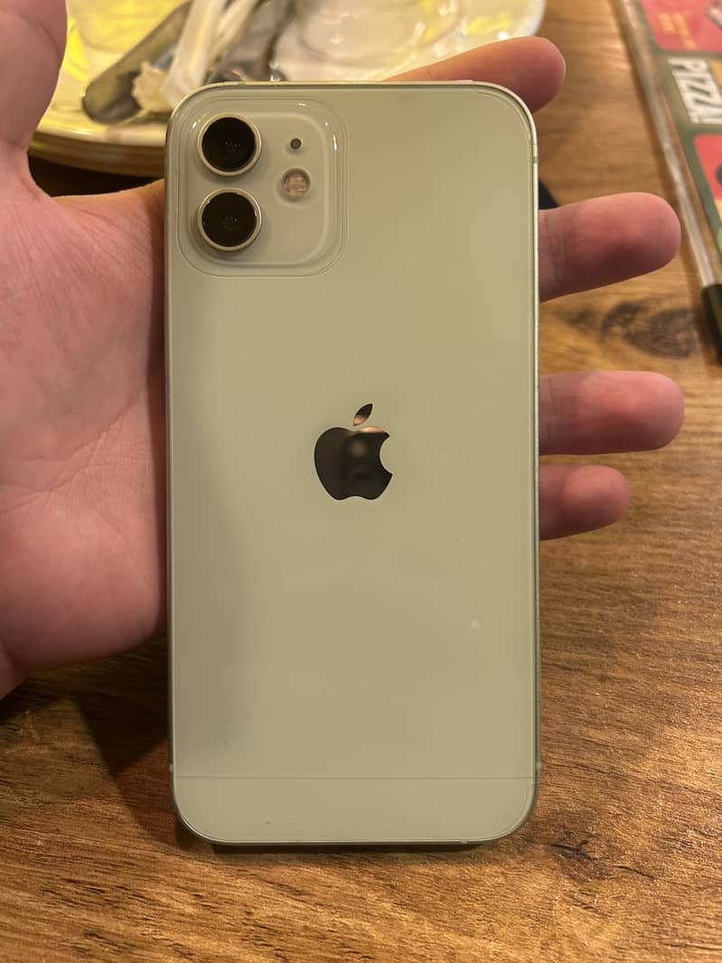 Apple iPhone 12 4