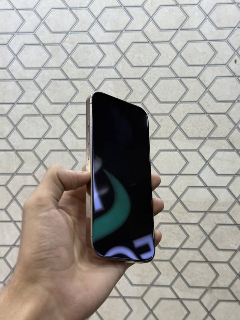 Apple iPhone 16 pro 5