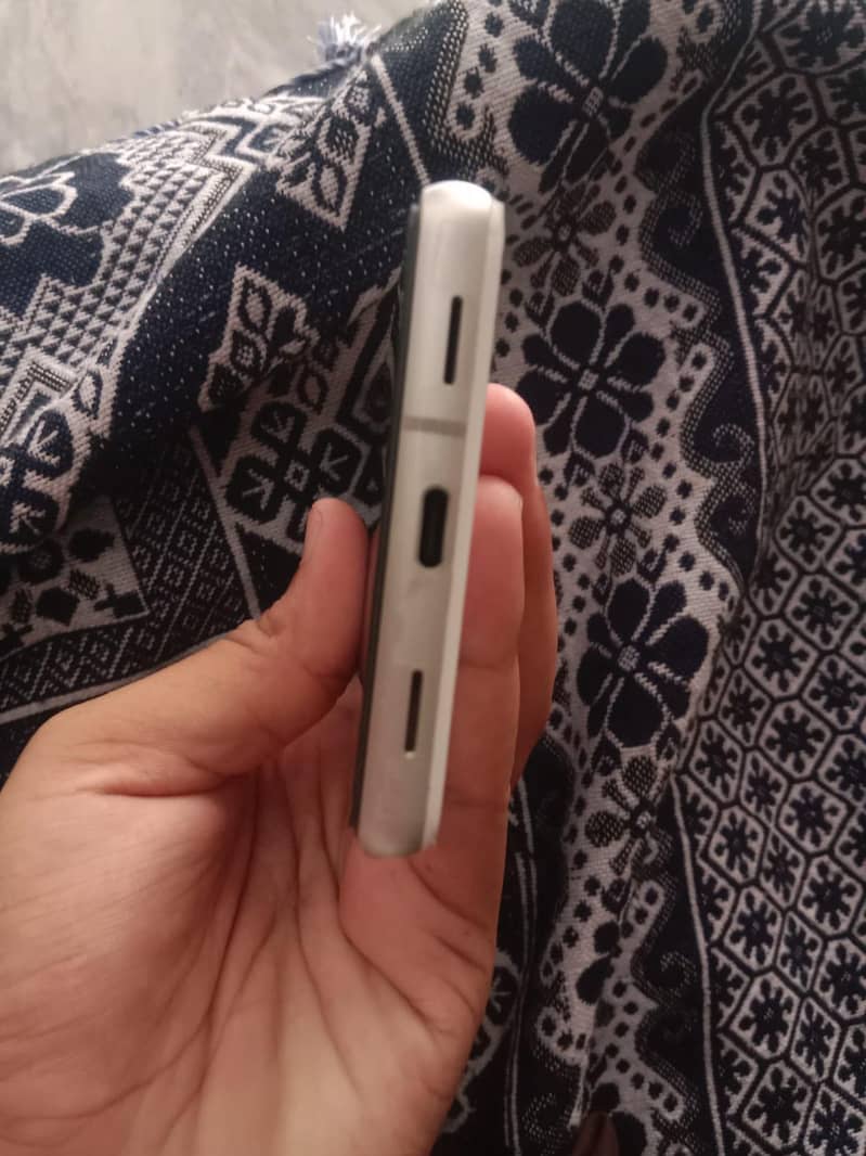 Google Pixel 7a 5
