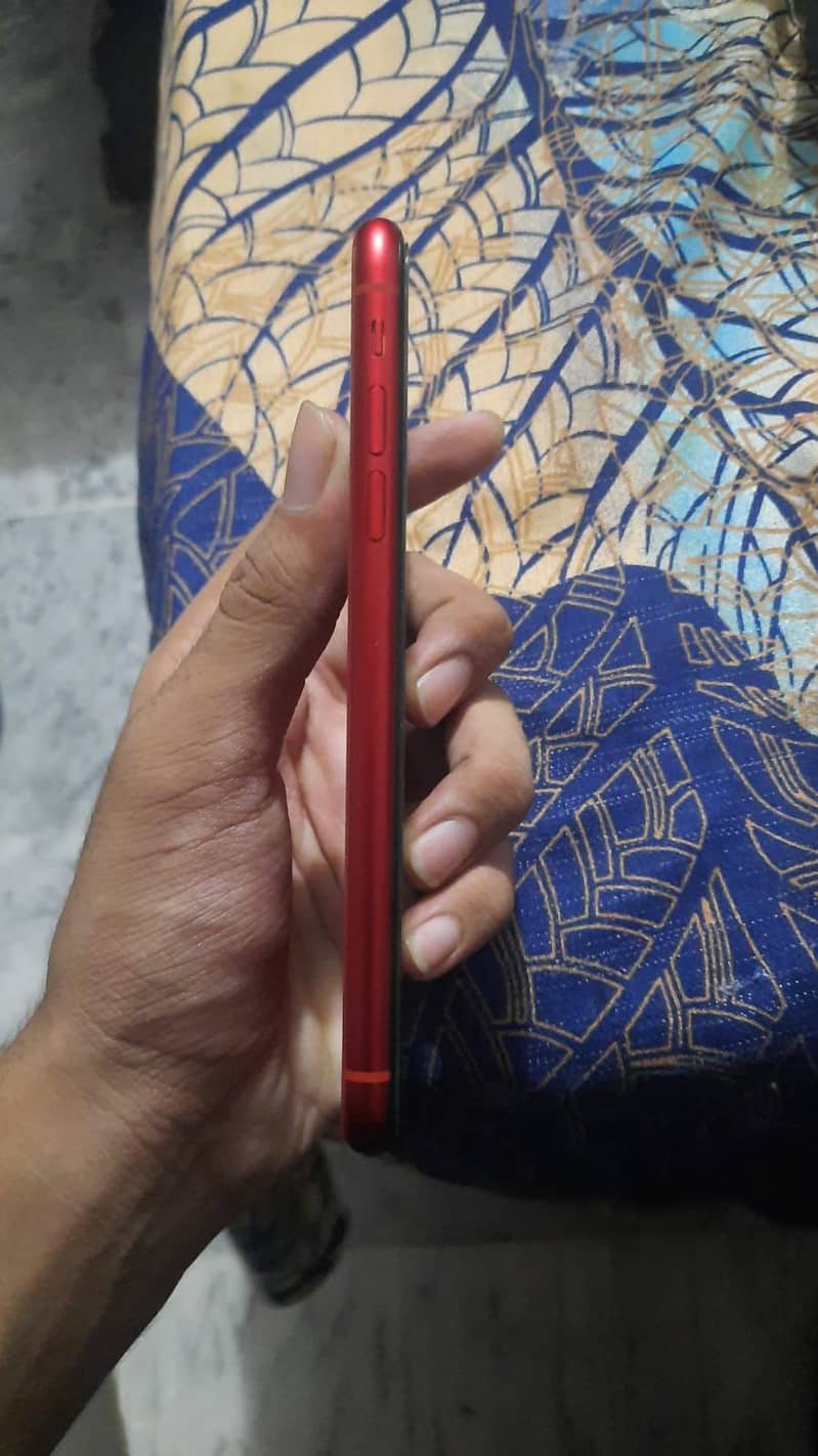 Apple iPhone 11 4
