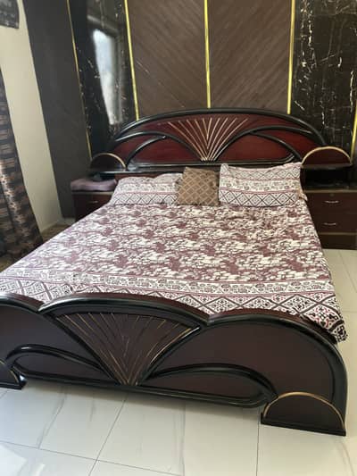 Tali wood bed set