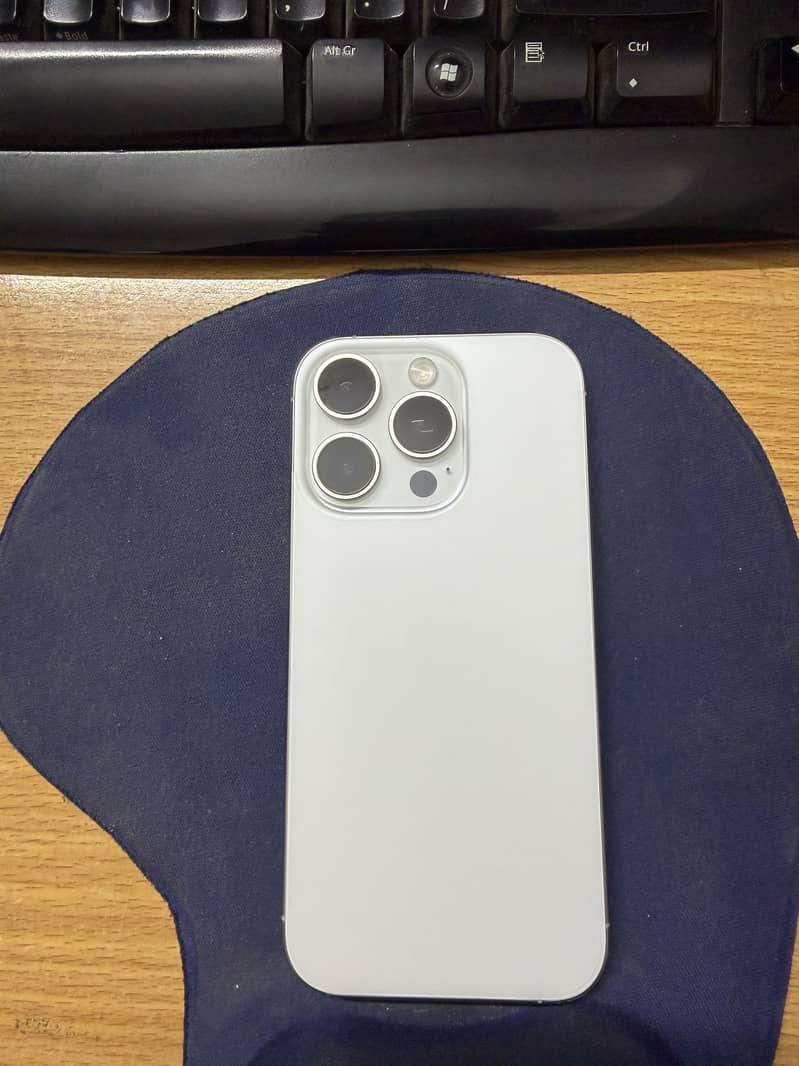 Apple iPhone 16 Pro 4