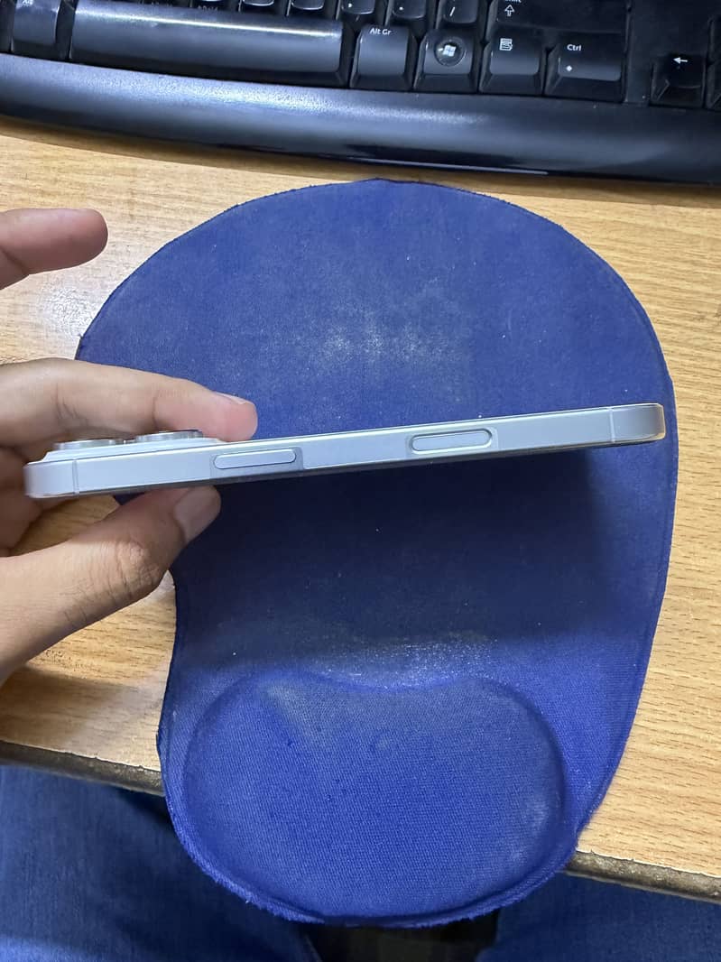 Apple iPhone 16 Pro 5