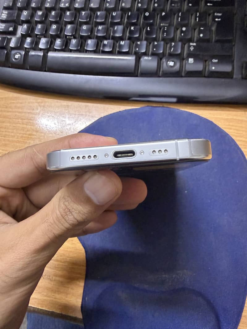 Apple iPhone 16 Pro 6