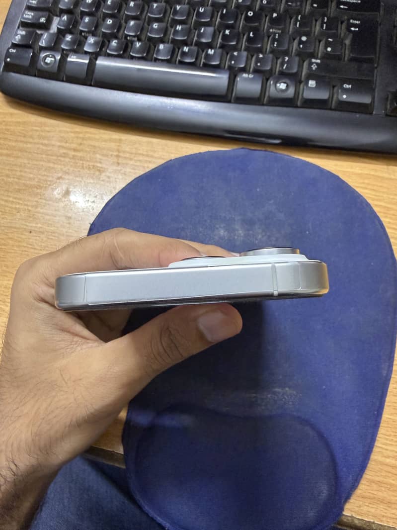 Apple iPhone 16 Pro 7
